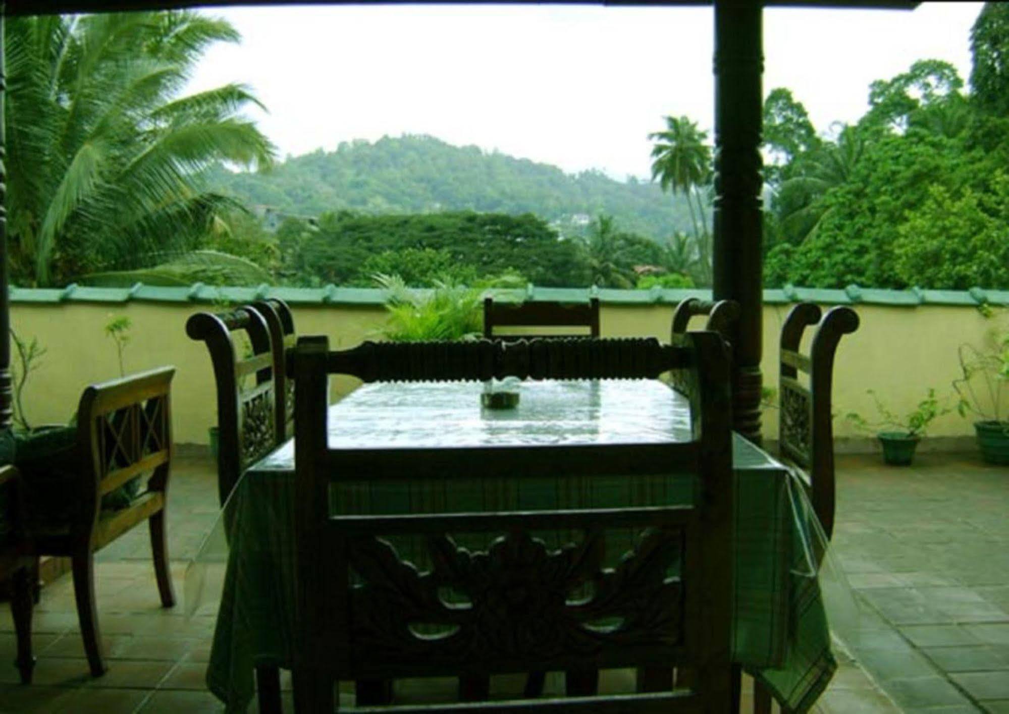 Palm Garden Home Stay Deiyannewela Exterior photo